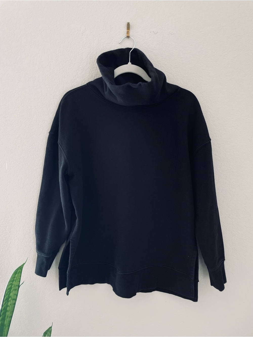 Athleta Black Pull Over Sweatshirt 24/7 Funnel Neck Fleece Side Split Medium - Picture 3 of 6